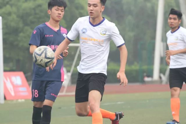 高诗岩17+9山东险胜新疆 齐麟17分李炎哲15分